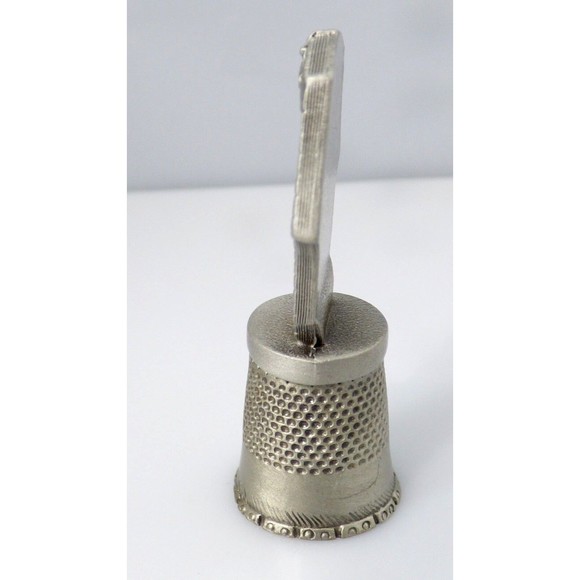 King Tut Thimble Pewter Tone Metal Signed Fort USA Collectible Sewing Vintage - Picture 9 of 11
